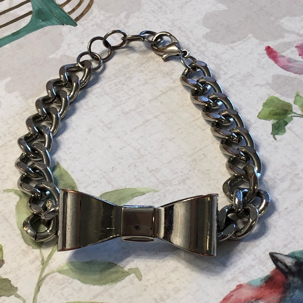 Silver Tone Chain Bracelet Bow Accent